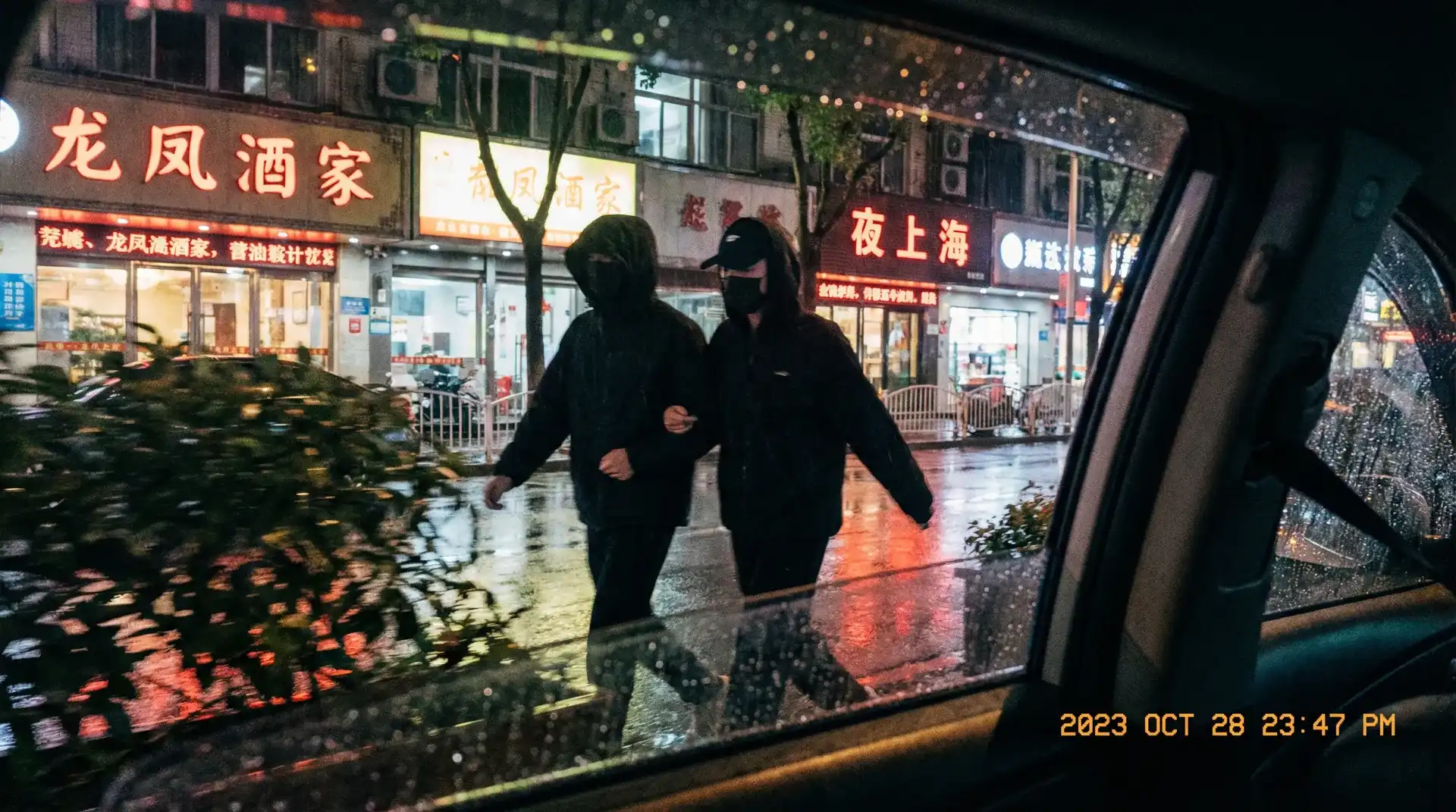 18岁女RAPPERDISSSUBS - 欢迎您 - 顶流明星深夜密会现场抓拍照片